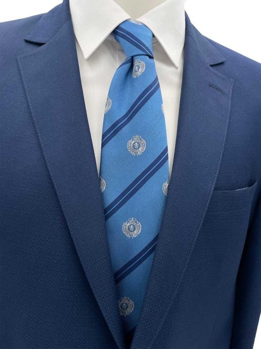 Brianze 8 Cm Mavi Lacivert Çizgili Arma Desenli Kravat Brianze.com Brianze 8 Cm Mavi Lacivert Çizgili Arma Desenli Kravat - Brianze.com Kravat ve Erkek Giyim Sitesi