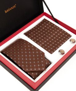 Brianze Kahve Desenli Kravat Mendil ve Kol Düğmesi Hediyelik Set Brianze.com Brianze Kahve Desenli Kravat Mendil ve Kol Düğmesi Hediyelik Set - Brianze.com Kravat ve Erkek Giyim Sitesi
