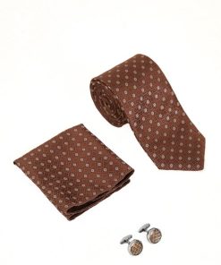 Brianze Kahve Desenli Kravat Mendil ve Kol Düğmesi Hediyelik Set Brianze.com Brianze Kahve Desenli Kravat Mendil ve Kol Düğmesi Hediyelik Set - Brianze.com Kravat ve Erkek Giyim Sitesi