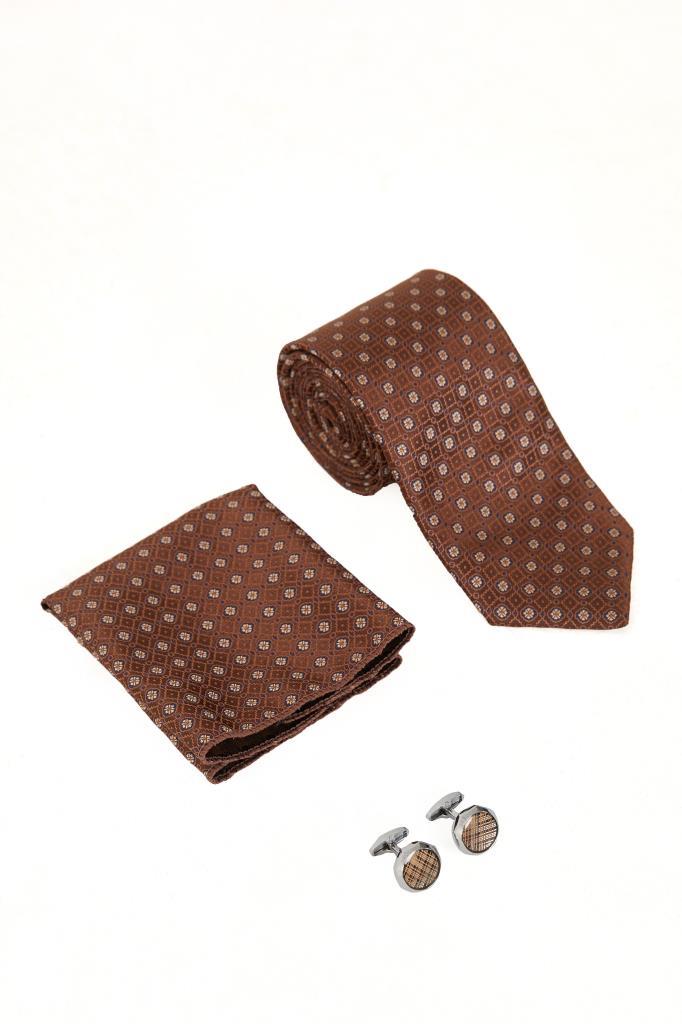 Brianze Kahve Desenli Kravat Mendil ve Kol Düğmesi Hediyelik Set Brianze.com Brianze Kahve Desenli Kravat Mendil ve Kol Düğmesi Hediyelik Set - Brianze.com Kravat ve Erkek Giyim Sitesi